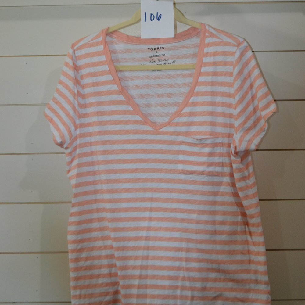 TORRID 2 FEEL THE FIT T SHIRT.  WORN ONCE (106)